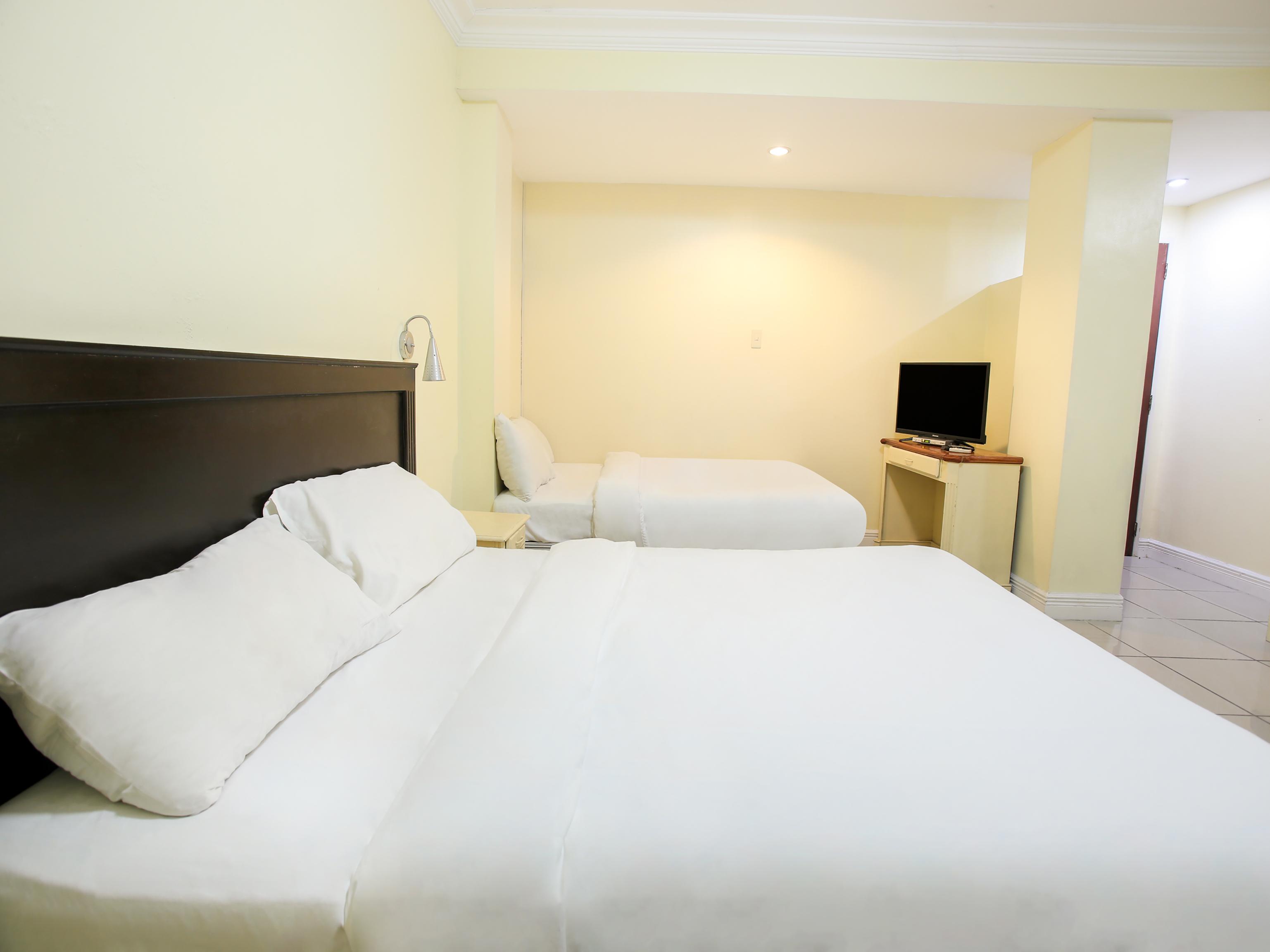 Hotel Euroasia By Bluebookers Анхелес Экстерьер фото