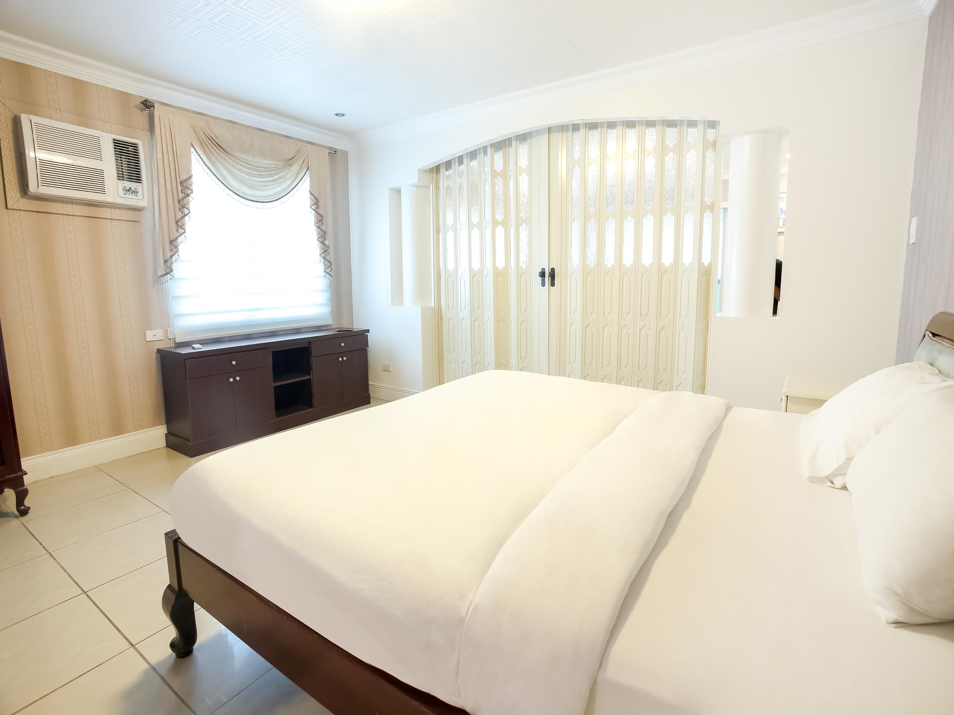 Hotel Euroasia By Bluebookers Анхелес Экстерьер фото