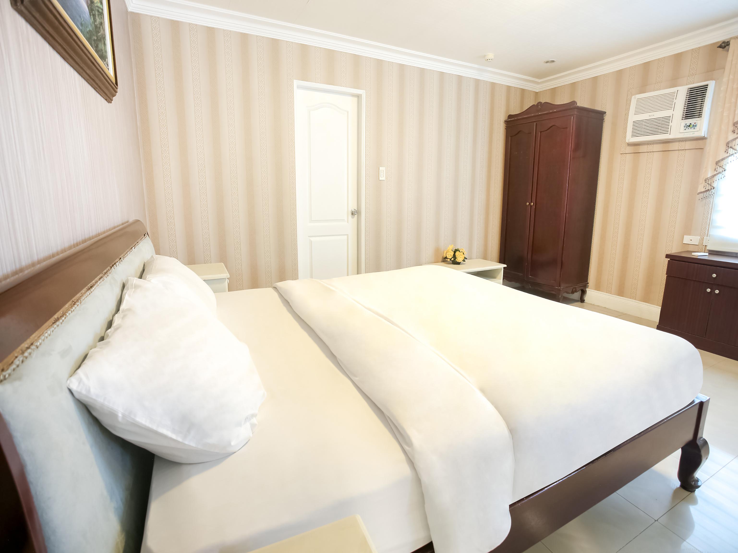 Hotel Euroasia By Bluebookers Анхелес Экстерьер фото