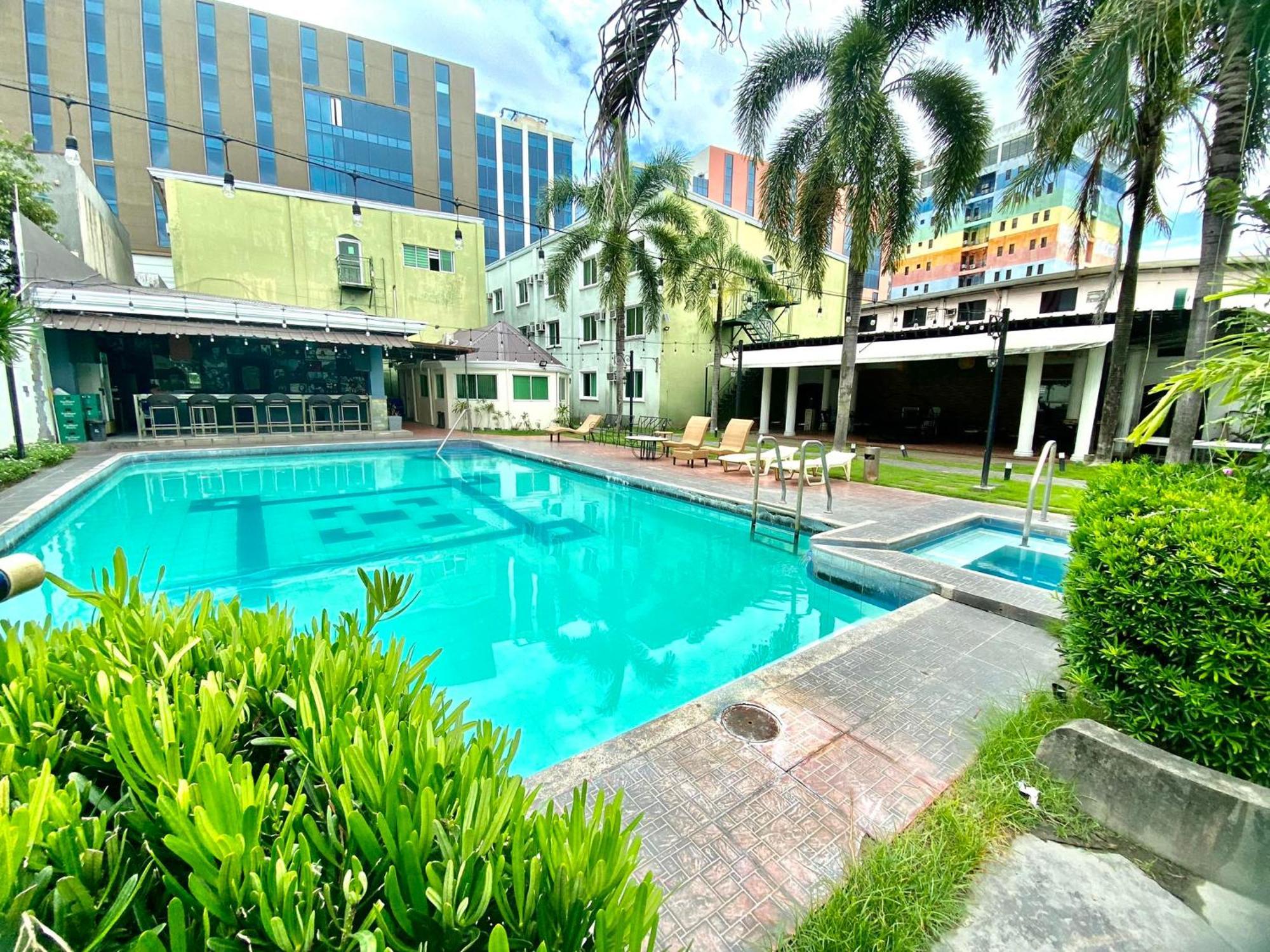Hotel Euroasia By Bluebookers Анхелес Экстерьер фото