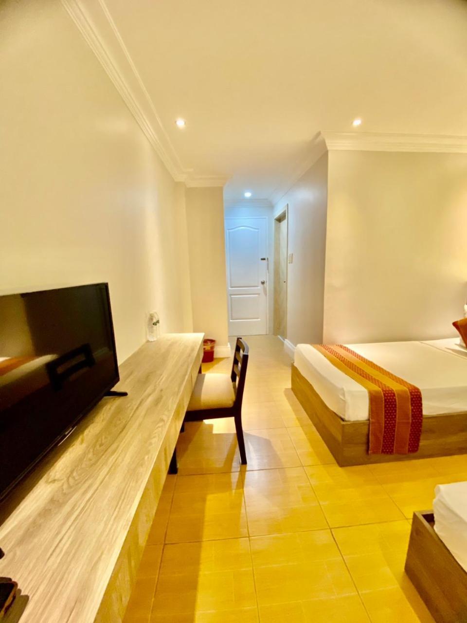 Hotel Euroasia By Bluebookers Анхелес Экстерьер фото