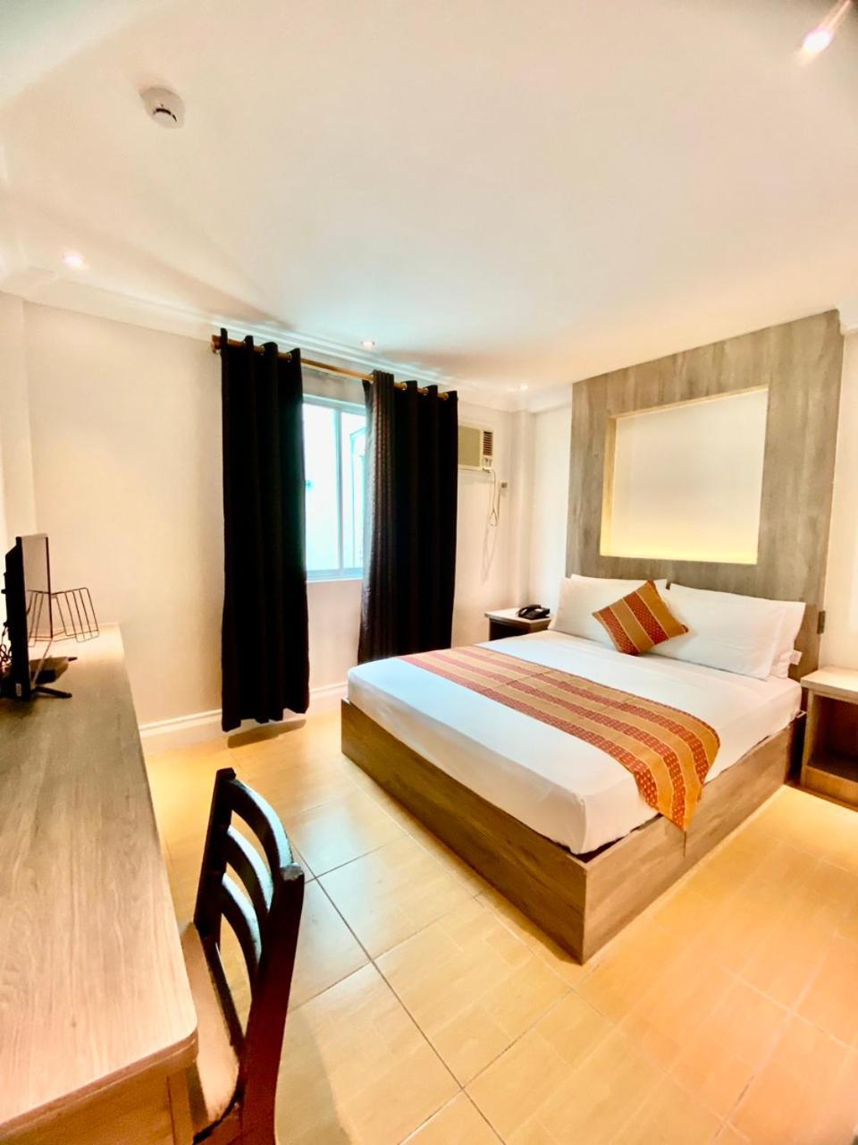 Hotel Euroasia By Bluebookers Анхелес Экстерьер фото