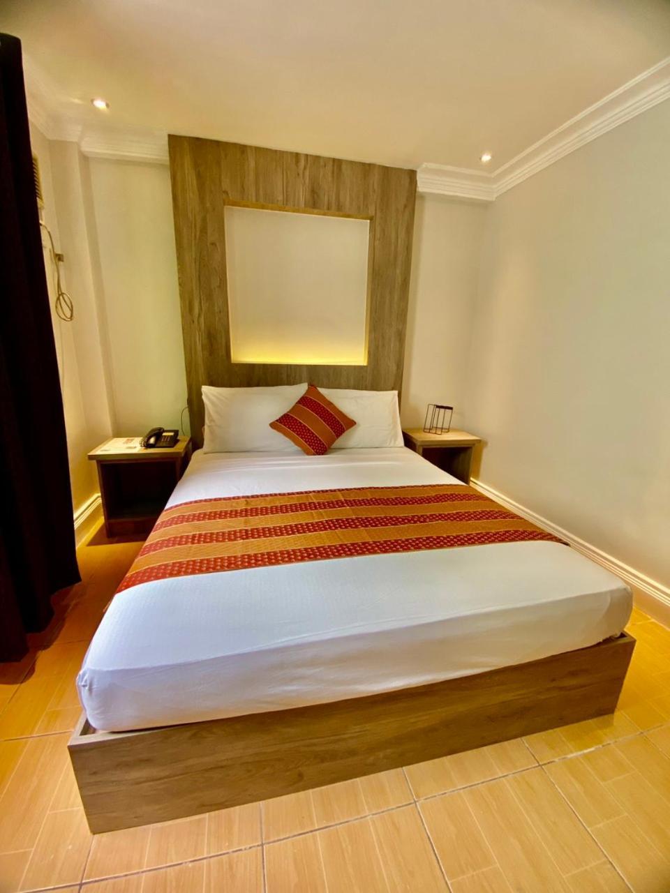 Hotel Euroasia By Bluebookers Анхелес Экстерьер фото