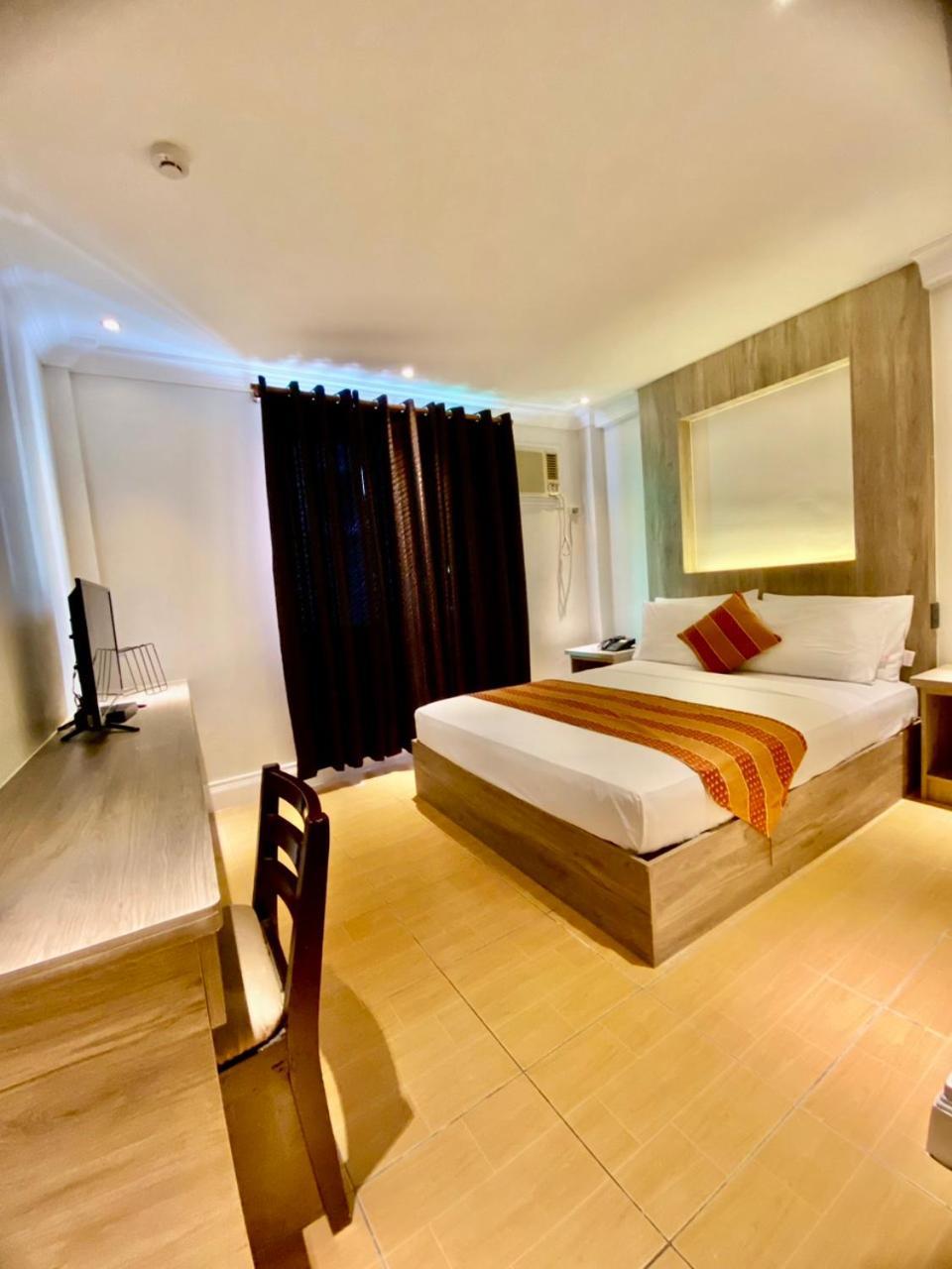 Hotel Euroasia By Bluebookers Анхелес Экстерьер фото